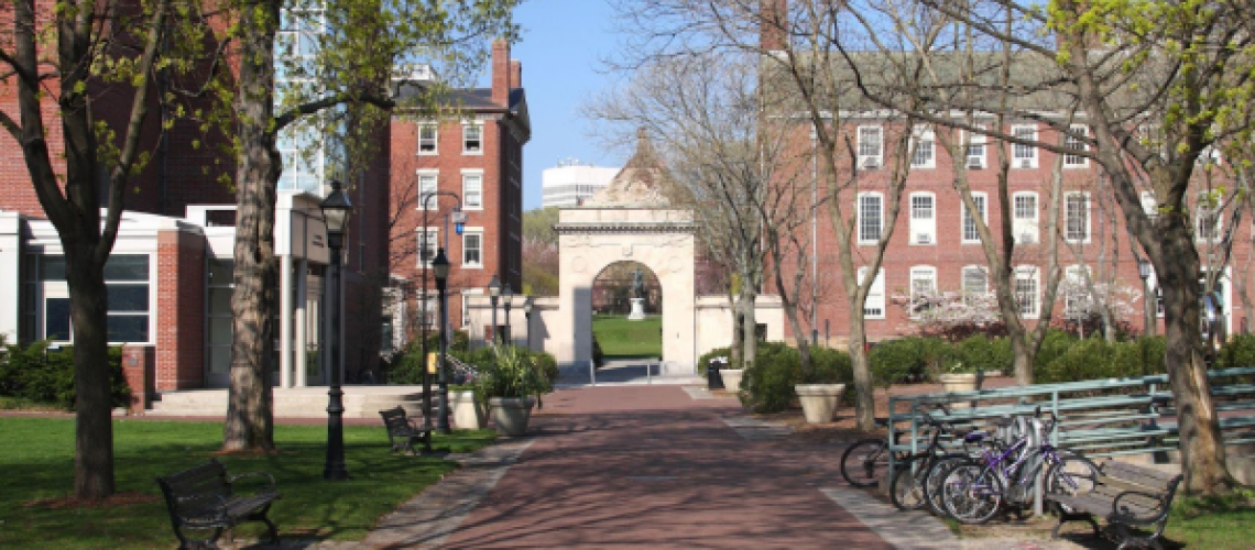 imagem do campus da Universidade Brown nos Estados Unidos